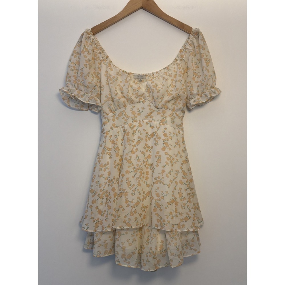 Love‎ Tree Floral Babydoll Smocked Back Romper Size S Ivory Feminine Flowy Bow